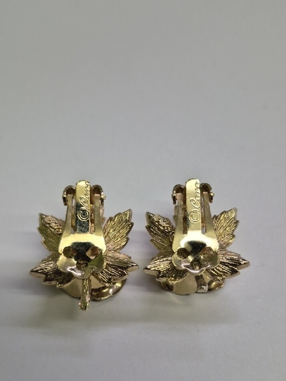 Vintage Coro Gold-Tone Rose Leaf Brooch and Clip Earring Set with Clear Stones - Picture 8 of 9